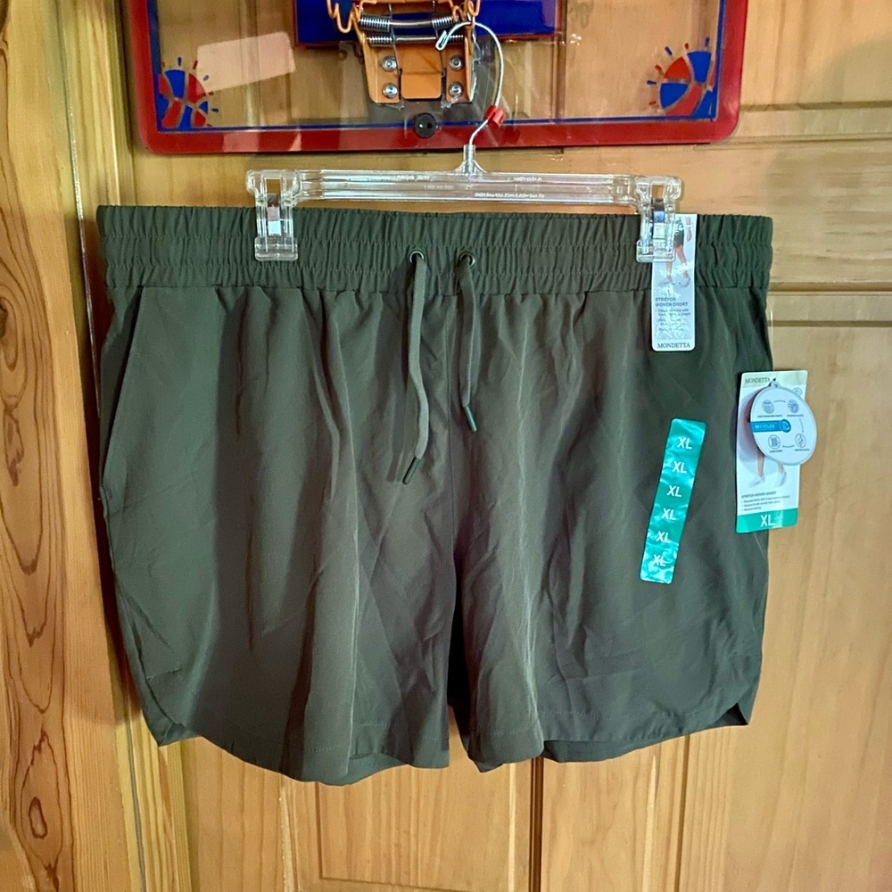 🔥Mondetta Stretch Woven Shorts 6” inseam🔥 NWT